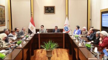 اللجنة الاستشارية العليا للتنمية البشرية تناقش خارطة طريق لإعداد الشباب المصري للذكاء الاصطناعي وتعزيز التدريب المهني