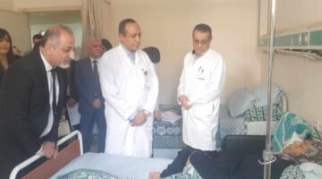 مندوب فلسطين بالجامعة العربية يزور جرحى حرب غزة في مستشفى الساحل