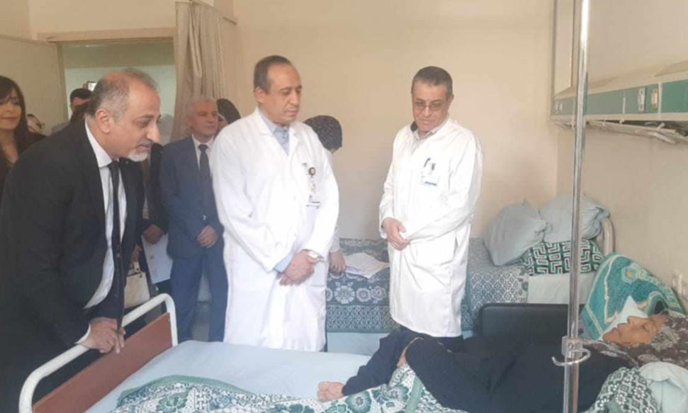 مندوب فلسطين بالجامعة العربية يزور جرحى حرب غزة في مستشفى الساحل