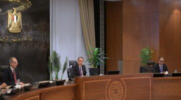 حرب عالمية بكل المقاييس.. ماذا قال رئيس الوزراء في مؤتمره الصحفي الأسبوعي؟