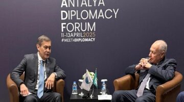 أبو الغيط يبحث مع أمين عام منظمة شنجهاي التطورات الاقتصادية في ظل القرارات الأمريكية بشأن التعريفات الجمركية