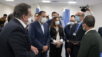 رئيس الوزراء يتفقد مستشفى منفلوط المركزي بعد تطويره: قطاع الصحة على رأس أولوياتنا