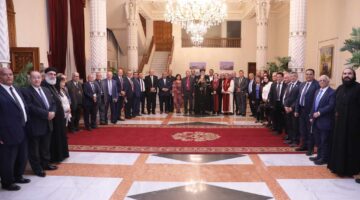 رئيس الطائفة الإنجيلية يهنئ البابا تواضروس بعيد القيامة المجيد