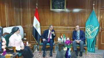 وزير الاتصالات ومحافظ القليوبية يتفقدان وحدة التشخيص عن بعد بمستشفى الحميات في بنها
