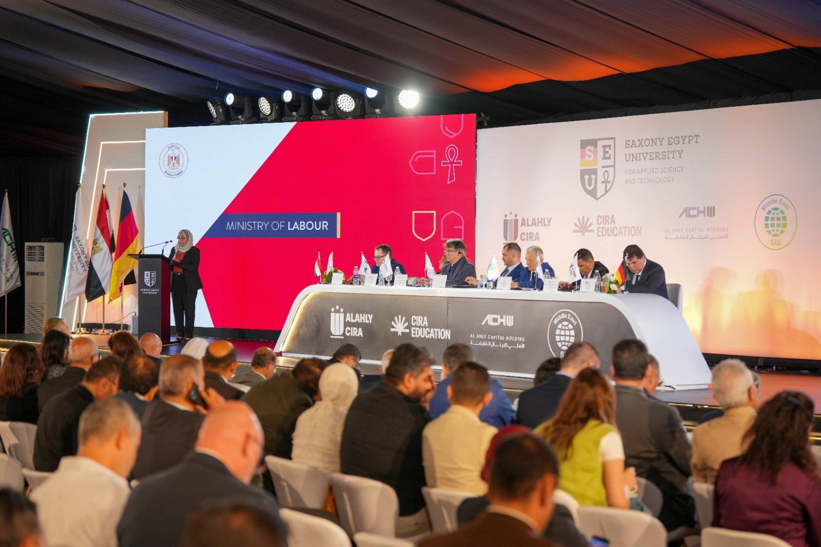 وزير العمل: الدولة داعمة للجامعات العصرية لتخريج طلاب قادرين على التعامل مع متغيرات وتحديات سوق العمل