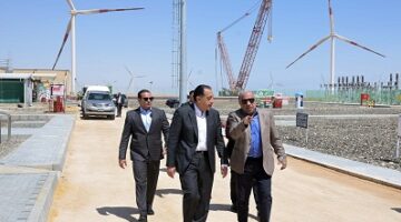 رئيس الوزراء يشدد على ضرورة الاتجاه نحو تصنيع جميع المعدات ومكونات مشروعات طاقة الرياح محليا