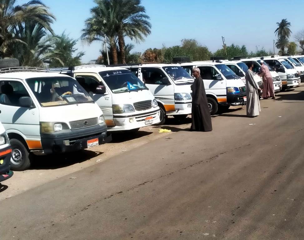 محافظ أسوان: استقرار الحالة العامة والتشغيل الطبيعي لسيارات السيرفيس بعد زيادة أسعار الوقود محافظ أسوان: استقرار الحالة العامة والتشغيل الطبيعي لسيارات السيرفيس بعد زيادة أسعار الوقود