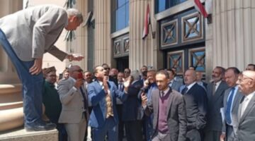 وقفة احتجاجية لمحاميي محكمة جنوب القاهرة وهتافات مناهضة لزيادة الرسوم القضائية