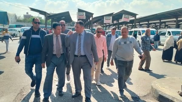لمتابعة الالتزام بالتعريفة الجديدة وخطوط السير.. نائب محافظ القاهرة يتفقد مواقف حدائق القبة وعبود لمتابعة الالتزام بالتعريفة الجديدة وخطوط السير.. نائب محافظ القاهرة يتفقد مواقف حدائق القبة وعبود