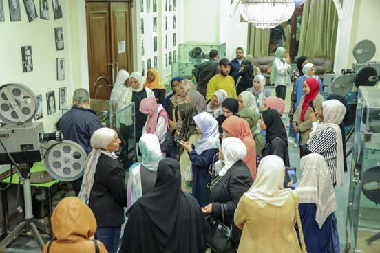 محفوظ في القلب.. جولات ثقافية للطالبات الوافدات في رحاب إبداع أديب نوبل محفوظ في القلب.. جولات ثقافية للطالبات الوافدات في رحاب إبداع أديب نوبل