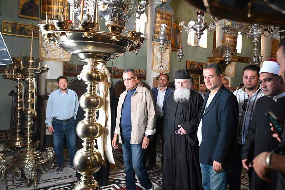 محافظ جنوب سيناء يهنئ رهبان دير سانت كاترين بعيد القيامة المجيد ويقدم هدايا للدير محافظ جنوب سيناء يهنئ رهبان دير سانت كاترين بعيد القيامة المجيد ويقدم هدايا للدير