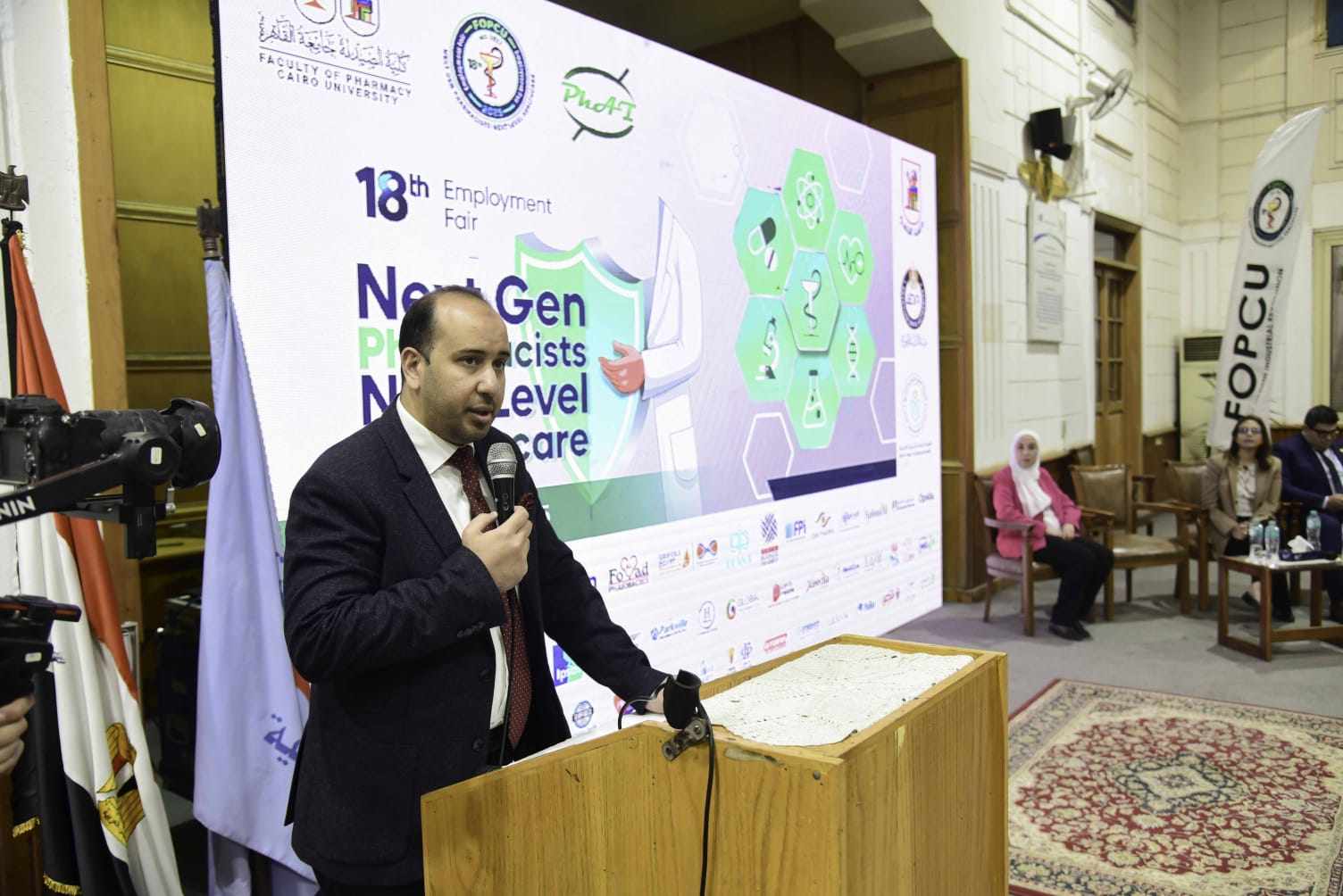 مساعد رئيس هيئة الدواء المصرية يشارك في فعاليات افتتاح ملتقى التوظيف الثامن عشر بـ «صيدلة القاهرة»