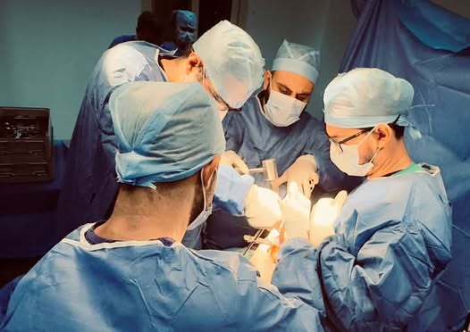 فريق طبي من جامعة الأزهر يجري 18 عملية عظام في مستشفى العريش فريق طبي من جامعة الأزهر يجري 18 عملية عظام في مستشفى العريش