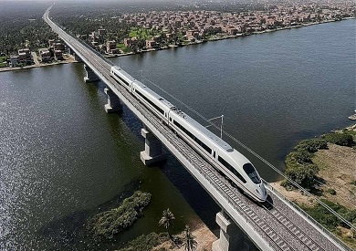 الطرق والكباري: مسار الخطين الأول والثاني من القطار يتطابق مع مخطط ممر التنمية الذي اقترحه فاروق الباز الطرق والكباري: مسار الخطين الأول والثاني من القطار يتطابق مع مخطط ممر التنمية الذي اقترحه فاروق الباز