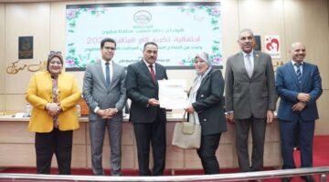 محافظ مطروح يكرم الأم المثالية الأولى بالمحافظة والمديرين المحالين للمعاش