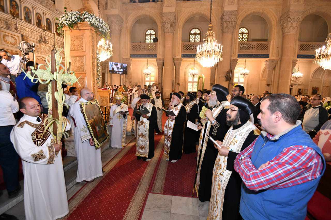 البابا تواضروس الثاني يصلي قداس أحد الشعانين في الكاتدرائية المرقسية بالإسكندرية