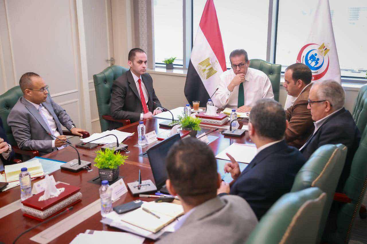 وزير الصحة يعقد اجتماعا لبحث آليات تطوير وحوكمة منظومة العلاج على نفقة الدولة وزير الصحة يعقد اجتماعا لبحث آليات تطوير وحوكمة منظومة العلاج على نفقة الدولة
