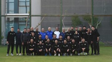 بلحسن مالوش يحاضر مدربي دورة المسار السريع