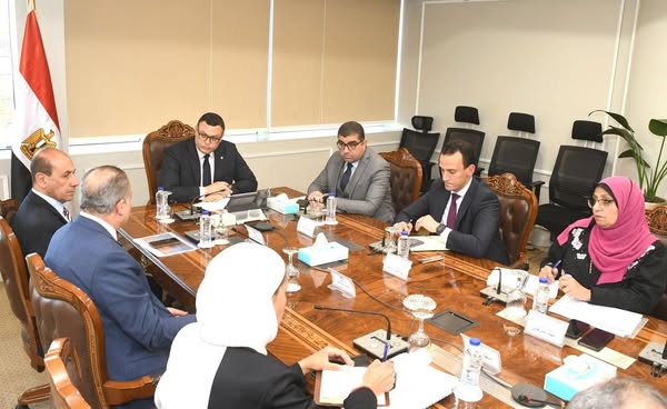 وزير الإسكان يبحث مع رئيس صندوق التنمية الحضرية تشغيل حديقة تلال الفسطاط