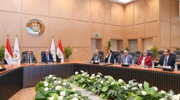 توجيهات لأجهزة الري بالمنيا بمواصلة أعمال تطهيرات الترع والمصارف وتأهيل محطات الرفع والمنشآت المائية