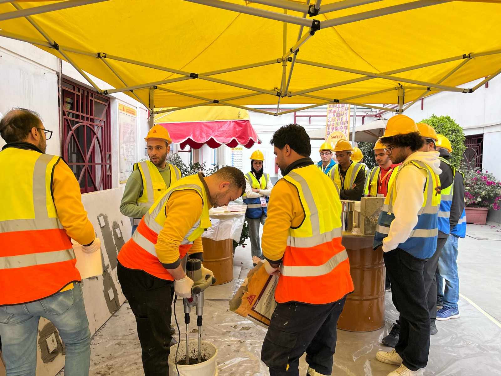 تدريب عملي لطلاب برنامج الهندسة المدنية بالجامعة الألمانية في مجال كيماويات البناء تدريب عملي لطلاب برنامج الهندسة المدنية بالجامعة الألمانية في مجال كيماويات البناء