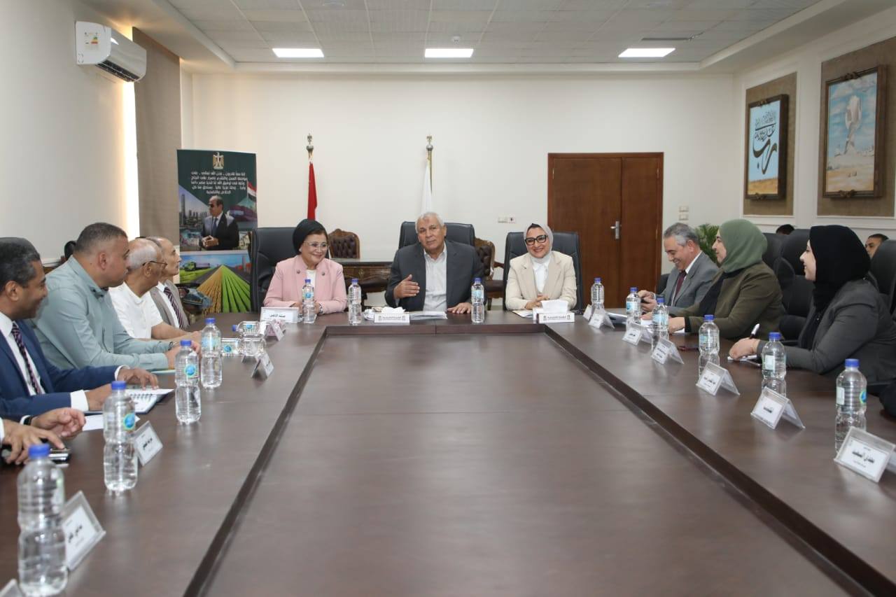 محافظ الوادي الجديد: دعم المتسربين من التعليم بالمناطق النائية ومتابعة التزامهم بالعملية التعليمية محافظ الوادي الجديد: دعم المتسربين من التعليم بالمناطق النائية ومتابعة التزامهم بالعملية التعليمية