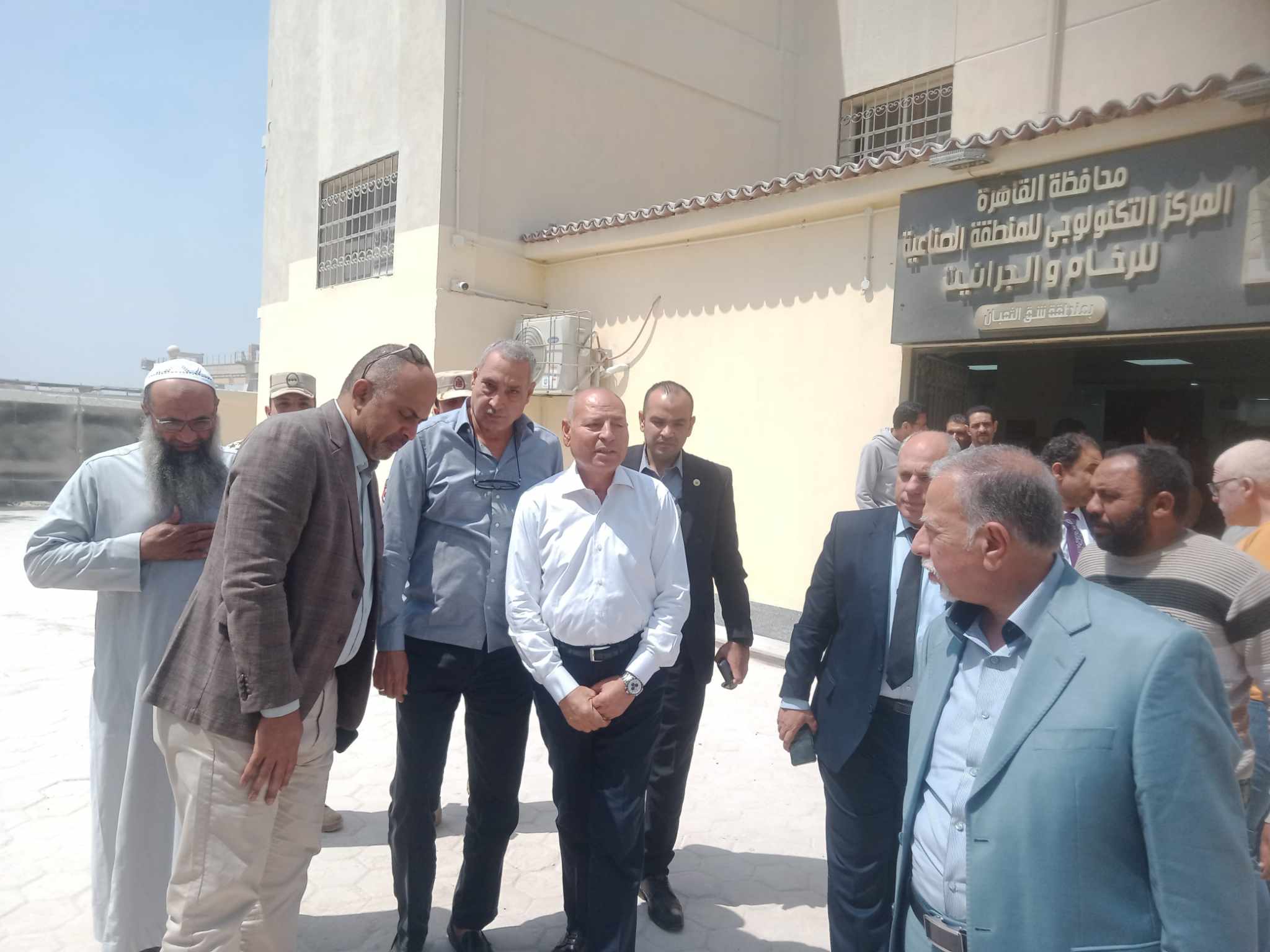 محافظ القاهرة يتفقد شق الثعبان لمتابعة تقنين أوضاع المستثمرين بالمنطقة محافظ القاهرة يتفقد شق الثعبان لمتابعة تقنين أوضاع المستثمرين بالمنطقة