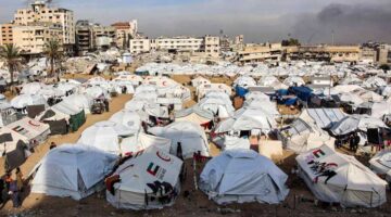 غزة.. إسرائيل تقتل فلسطينيين اثنين بقصف خيمة نازحين في ملعب