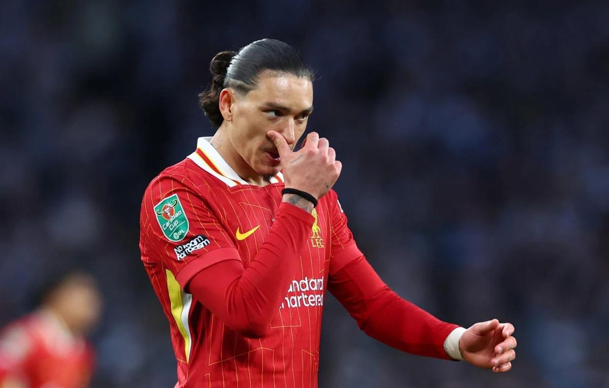 5 ملايين يورو قد تحرم نونيز من المشاركة أساسيًا مع ليفربول لنهاية الموسم 5 ملايين يورو قد تحرم نونيز من المشاركة أساسيًا مع ليفربول لنهاية الموسم
