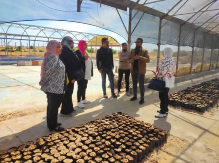 وفد مشروع تنمية المرأة البدوية المعيلة يزور محطة بحوث الصحراء بالشيخ زويد