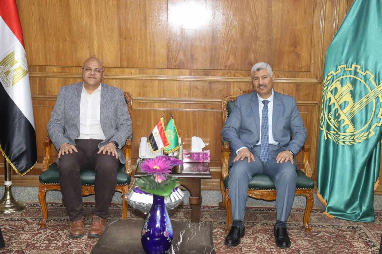 محافظ القليوبية يبحث مع رئيس شركة جنوب الدلتا للكهرباء دعم وتطوير البنية التحتية محافظ القليوبية يبحث مع رئيس شركة جنوب الدلتا للكهرباء دعم وتطوير البنية التحتية