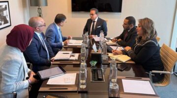 وزير الصحة يبحث مع وفد من الأمم المتحدة تعزيز التعاون في تنمية صناعة الأدوية واللقاحات