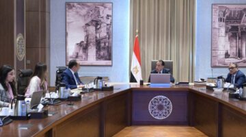 مدبولي يتابع مع وزير قطاع الأعمال العام آخر مستجدات مشروعات تطوير صناعة الغزل والنسيج