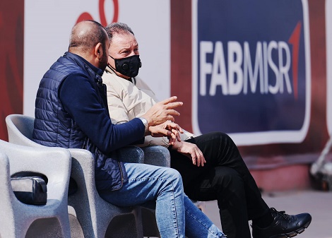 الخطيب يجتمع بلاعبي الأهلي في المران قبل مواجهة صن داونز الخطيب يجتمع بلاعبي الأهلي في المران قبل مواجهة صن داونز