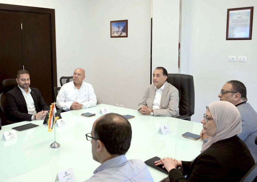 رئيس الوزراء: بعض المصانع تصدر 50% من إنتاجها للخارج