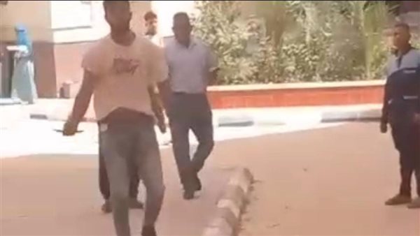بسبب مقطع تيك توك .. طالب يطعن زميله بمطواة داخل حرم جامعة سوهاج بسبب مقطع تيك توك .. طالب يطعن زميله بمطواة داخل حرم جامعة سوهاج