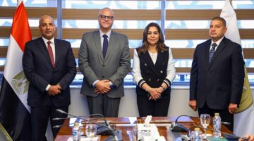 وزيرة التنمية المحلية ومحافظ القليوبية يشهدان توقيع عقد لتأجير وحق الانتفاع لمشروع الـ30 مليون بيضة بالخانكة