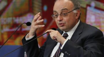 رئيس الشركة القومية للاستثمار: الفائدة تبدأ رحلة الهبوط التدريجي.. وصناديق الذهب تحوط فعال
