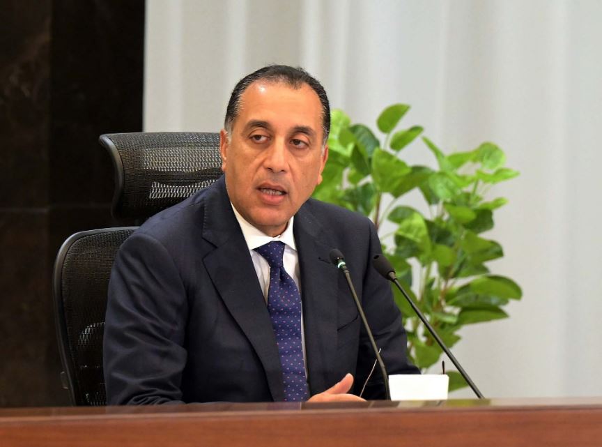 رئيس الوزراء يقوم بجولة تفقدية لمتابعة تحضيرات البنية التحتية لاستيراد الغاز الطبيعي في منطقة السخنة.