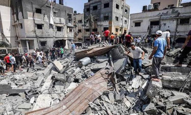7 شهداء إثر قصف الاحتلال الاسرائيلي منزلا بحي الزيتون شرق غزة 7 شهداء إثر قصف الاحتلال الاسرائيلي منزلا بحي الزيتون شرق غزة
