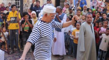 العرض المسرحي الأردني رحيل يضيء قرية دندرة ضمن فعاليات مهرجان مسرح الجنوب بقنا