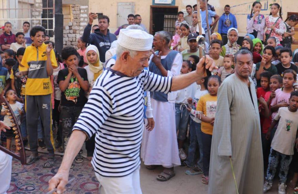 العرض المسرحي الأردني رحيل يضيء قرية دندرة ضمن فعاليات مهرجان مسرح الجنوب بقنا