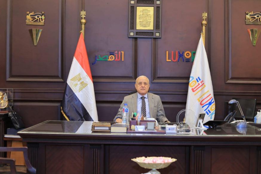محافظ الأقصر يصدر قرارا بتعديل تعريفة الركوب ويشدد على رقابة المواقف ومحطات الوقود