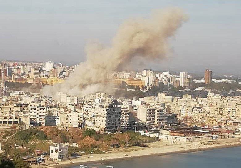 انفجار صاروخ من مخلفات الحرب في مدينة اللاذقية السورية