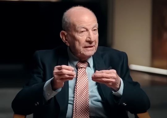 محمد أبو الغار: هجرة الأطباء جزء من مشكلة مصر ولا يمكن حلها فرديا