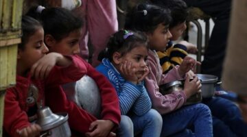 لازريني: أطفال غزة يتضورون جوعا.. وإسرائيل تمنع دخول الغذاء