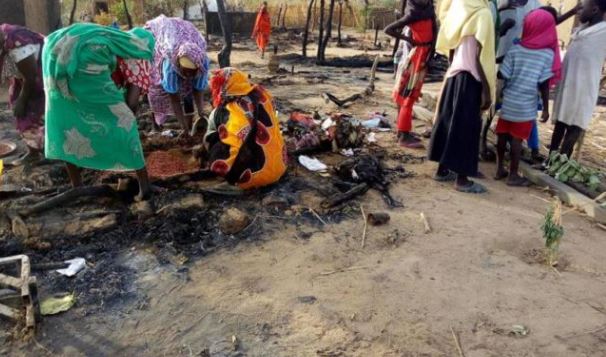 مقتل 25 مدنيا سودانيا في هجوم على مخيم للنازحين بدارفور