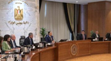 مدبولي يتابع الأعمال الجاري تنفيذها بمنطقة الأهرامات الأثرية ومخططات إحياء منطقة نزلة السمان كمقصد سياحي