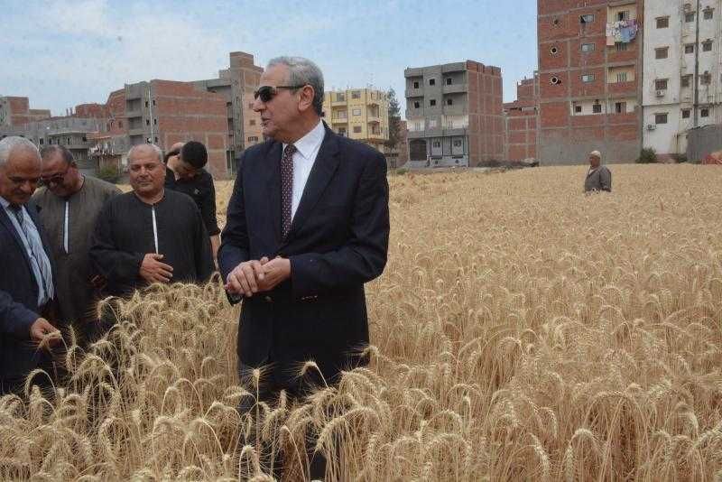 محافظ الغربية يشارك الفلاحين فرحة حصاد القمح ويتابع منظومة التوريد محافظ الغربية يشارك الفلاحين فرحة حصاد القمح ويتابع منظومة التوريد