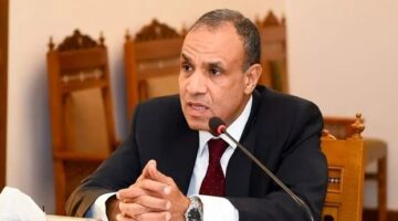 وزير الخارجية والهجرة يتابع سير خدمة التصديق البريدي